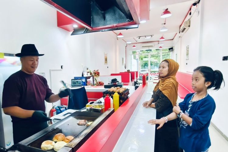 Kisah Gerai Burger Khas Amerika Yang Angkat Budaya Madura