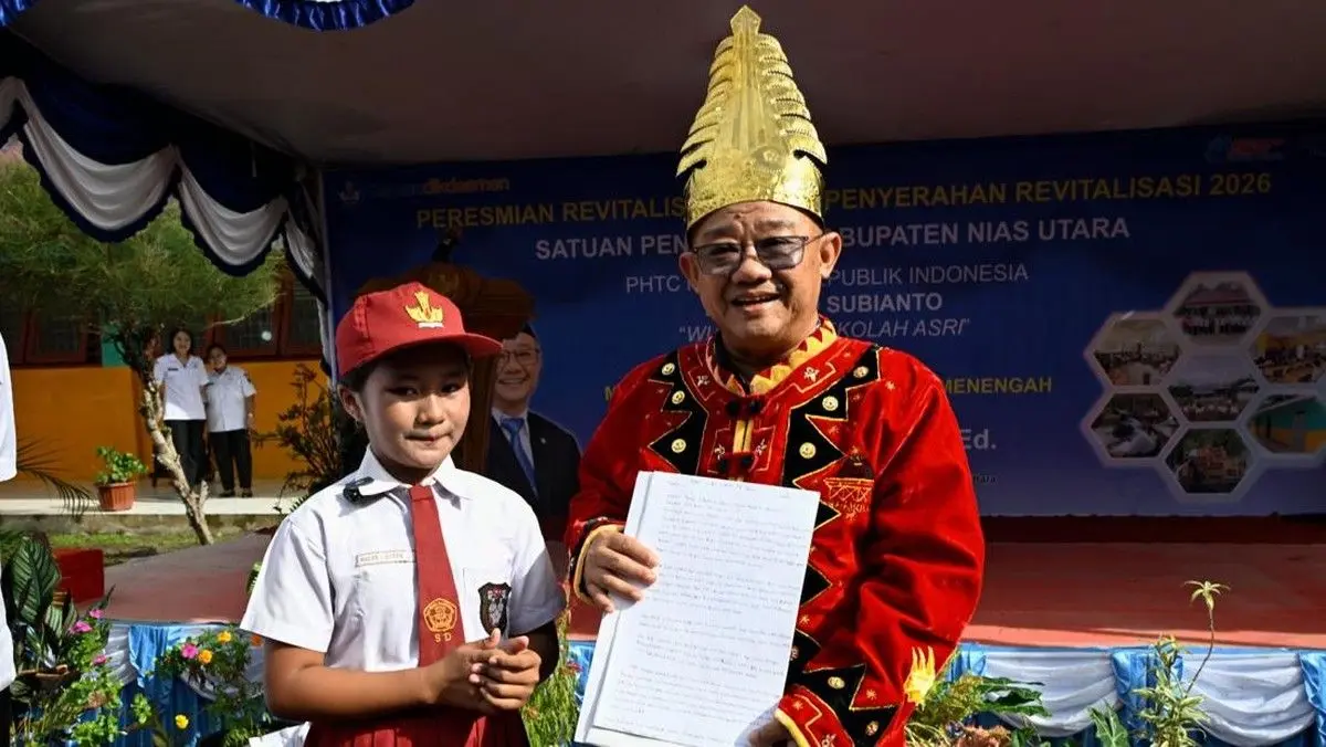 Kemendikdasmen Salurkan Starlink ke 11 Sekolah 3T di Nias Utara, Lengkapi Bantuan Listrik dan Internet