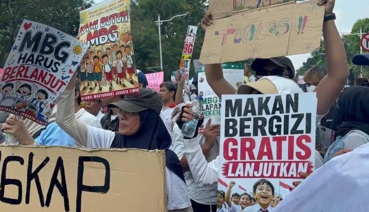 Viral Emak-Emak Pendukung MBG Ngaku Dibayar Rp100 Ribu dan Dapat Wajan, Warganet Heboh