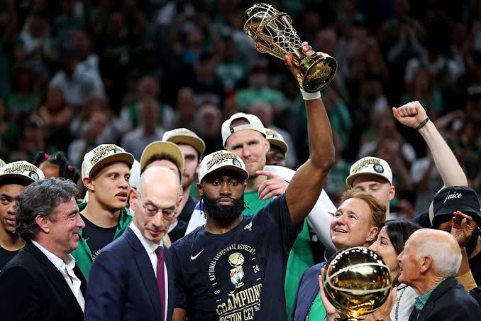 Blockbuster Trade NBA 2026! Jaylen Brown Resmi Tinggalkan Celtics, Gabung Philadelphia 76ers
