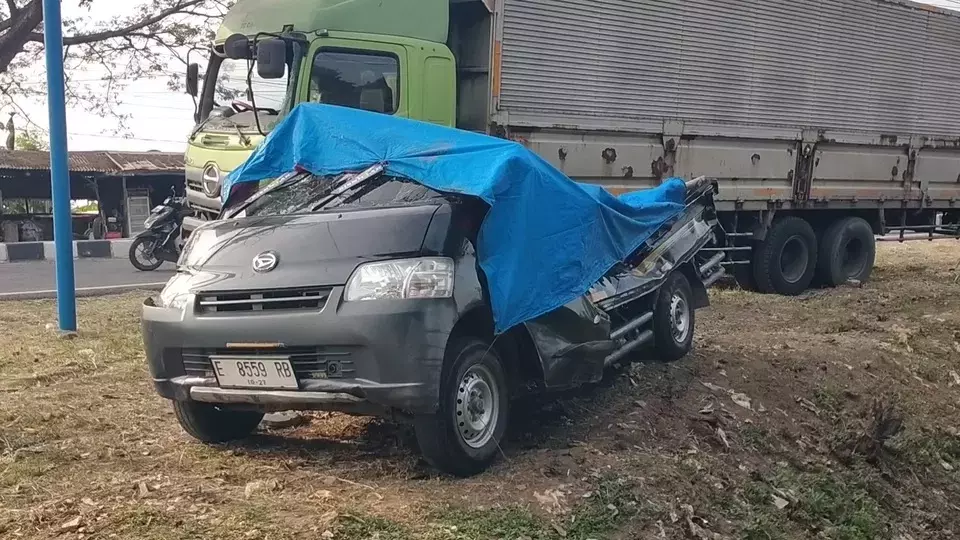 Pikap Berisi Tamu Pernikahan Ditabrak Dua Truk di Indramayu, 13 Orang Tewas