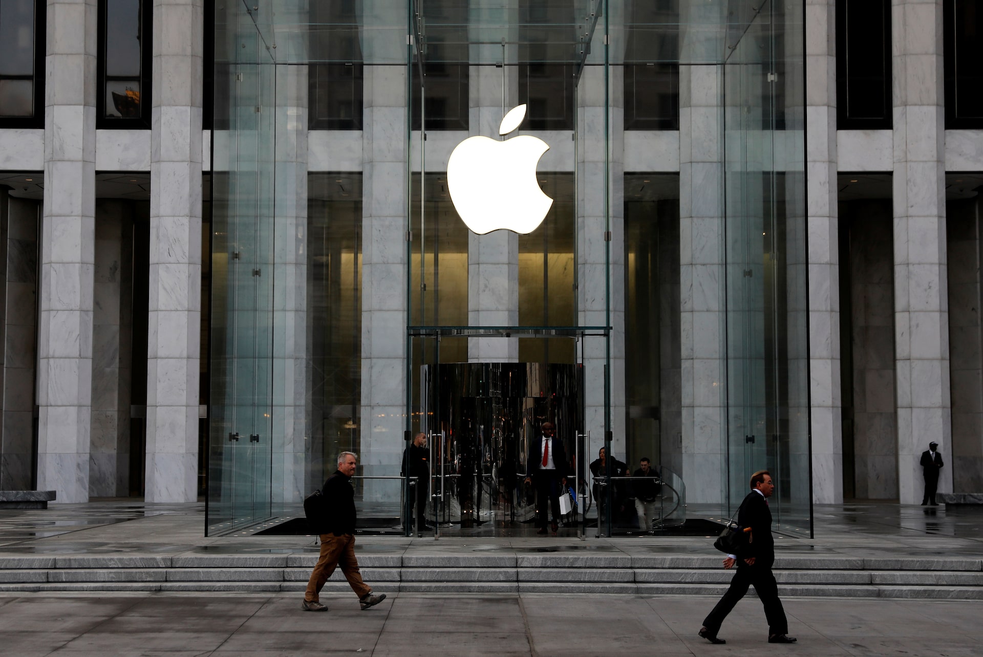 Apple Bayar Rp2,6 Miliar Usai Pecat Karyawan yang Minta Libur untuk Ibadah